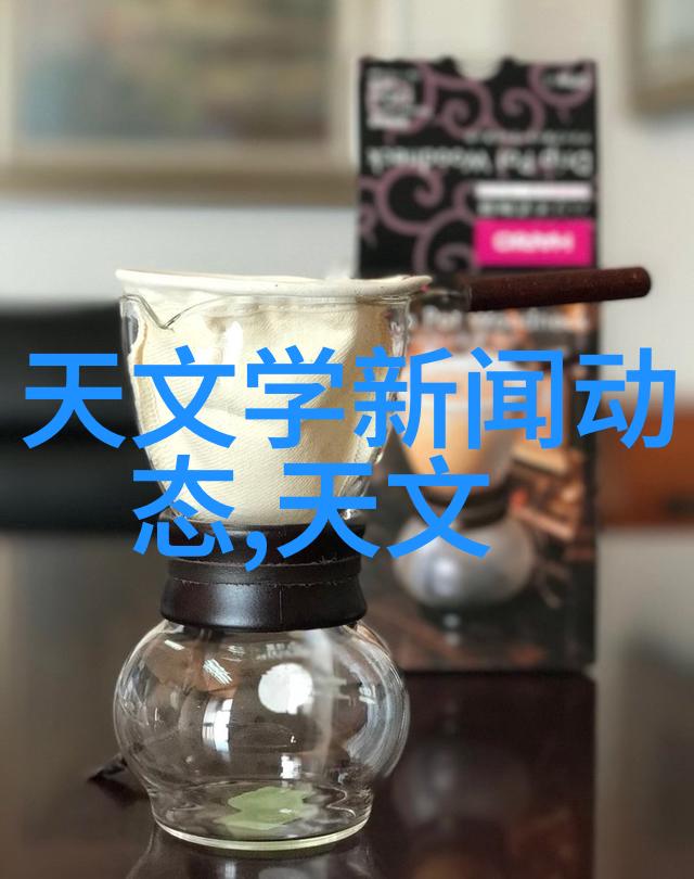 在这片柔和的光影中摄影师的手指轻触快门捕捉了一瞬间的宁静与美丽这些唯美人像摄影作品是如何通过艺术的笔