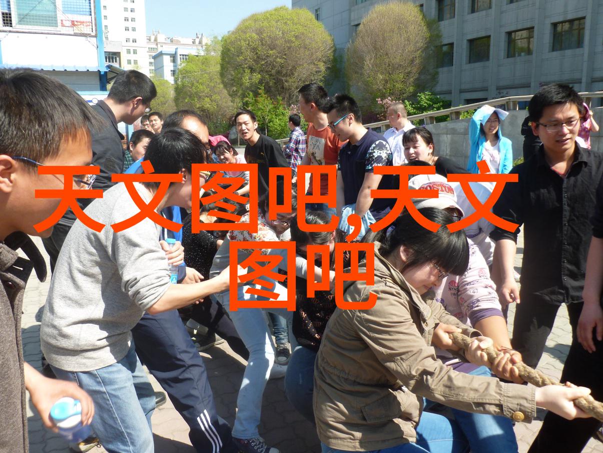 客厅与餐厅合一的奢华空间电视背景墙如同绘卷般展开让居住者仿佛置身豪宅之中